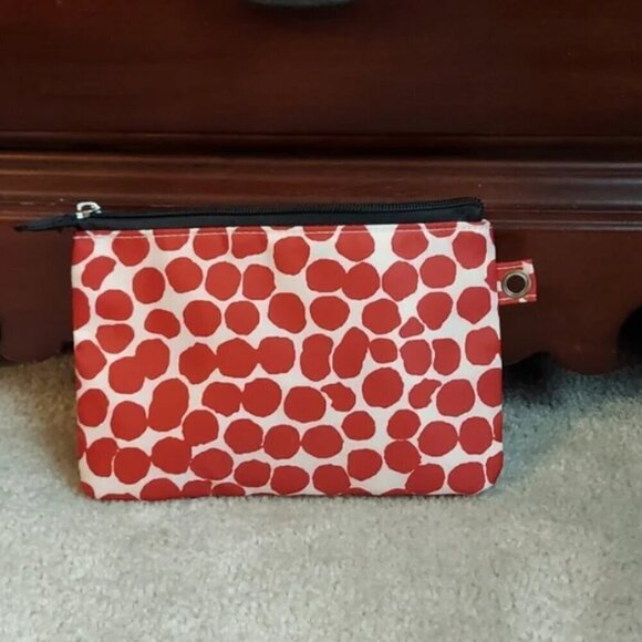 Red/tan/Cream woman's cosmetic bag Gift. Lighweght. Vacation. approx 8x5.5  wash - Picture 1 of 4